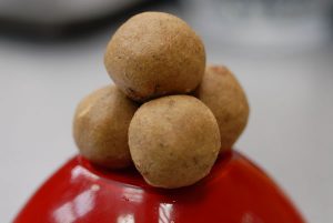 SUNNUNDALU OR URAD DAL LADOO